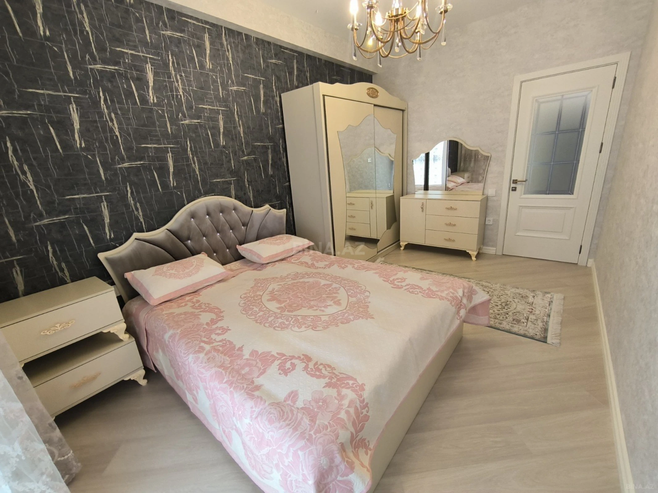 Kirayə verilir 2 otaqlı mənzil 100 m²