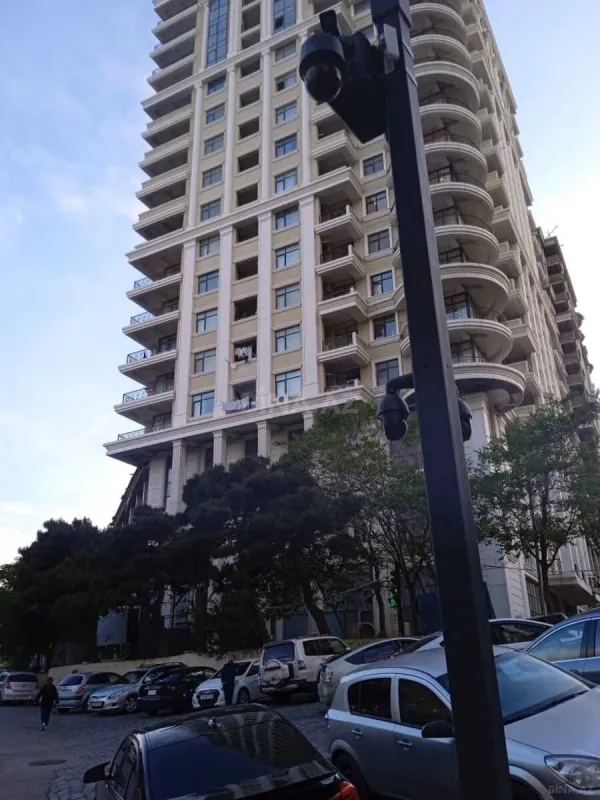 Satılır 2 otaqlı mənzil 87.6 m²