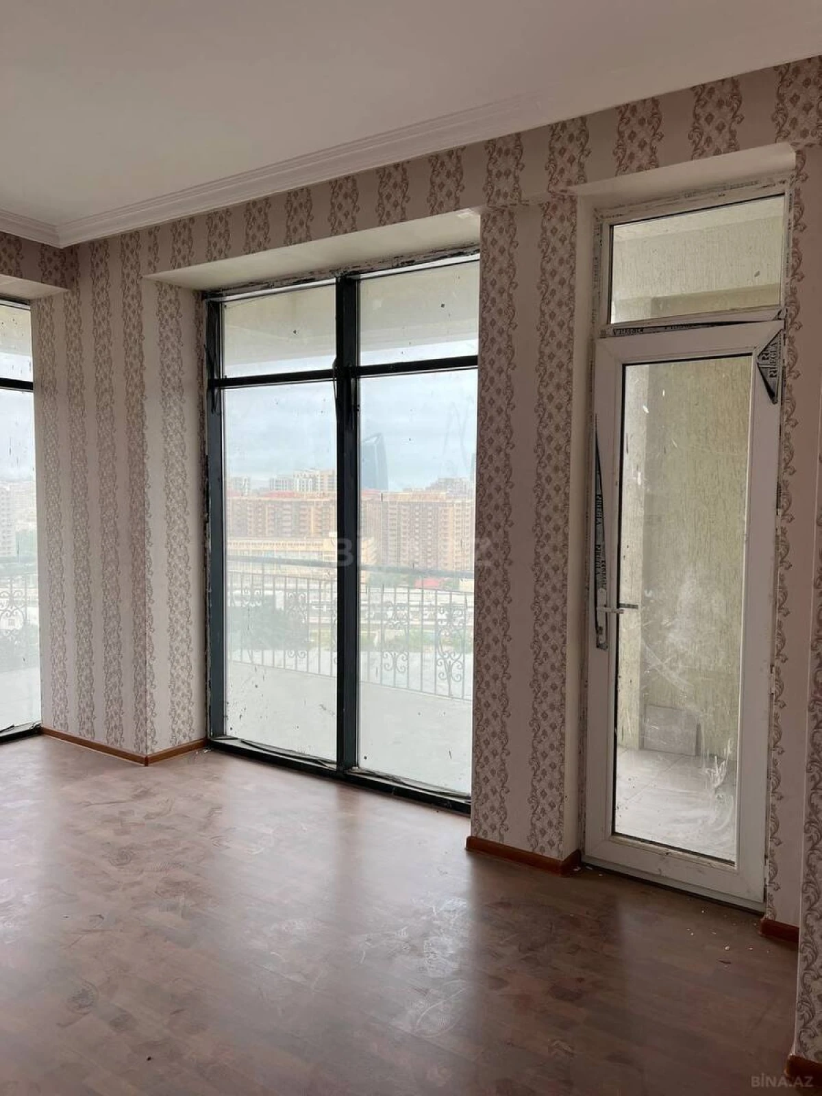 Satılır 2 otaqlı mənzil 87.6 m²