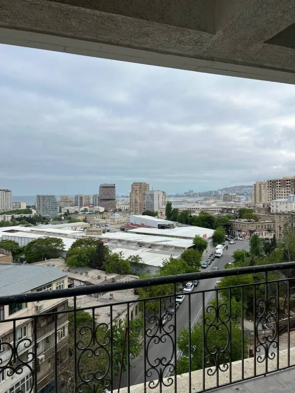 Satılır 2 otaqlı mənzil 87.6 m²