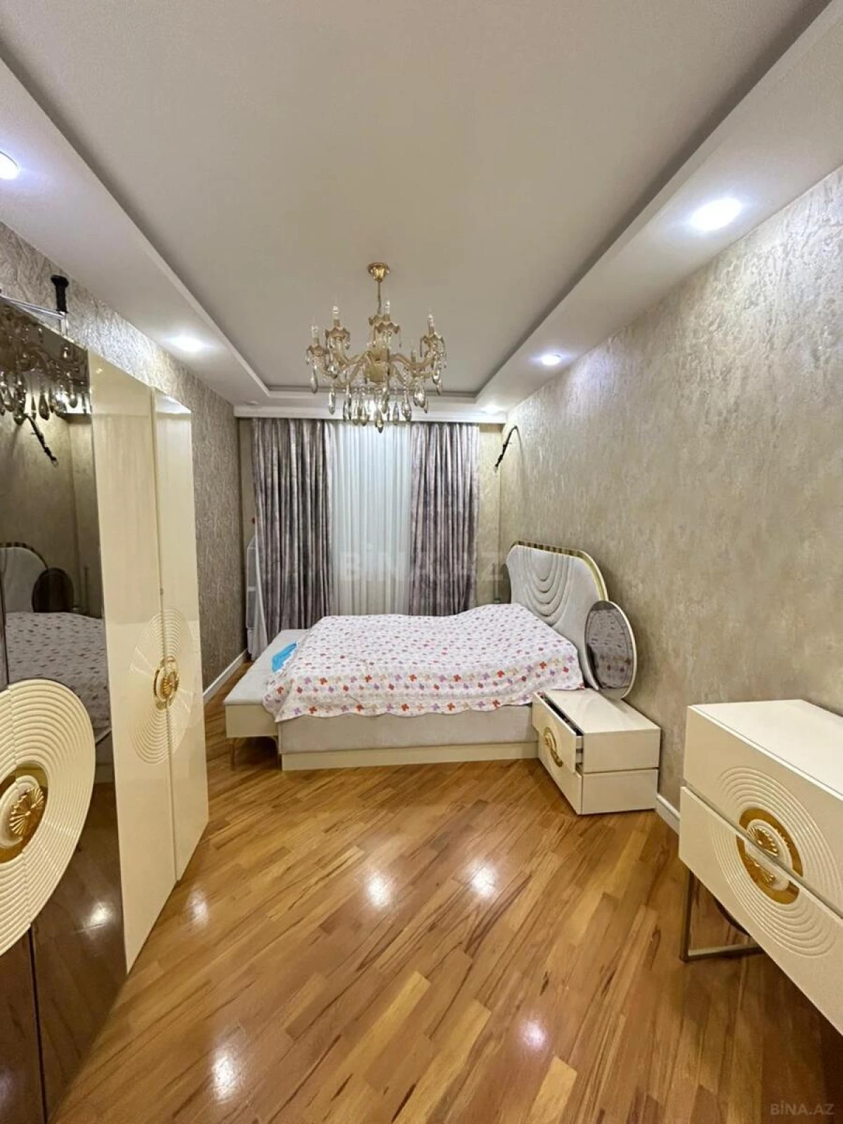 Satılır 2 otaqlı mənzil 95 m²