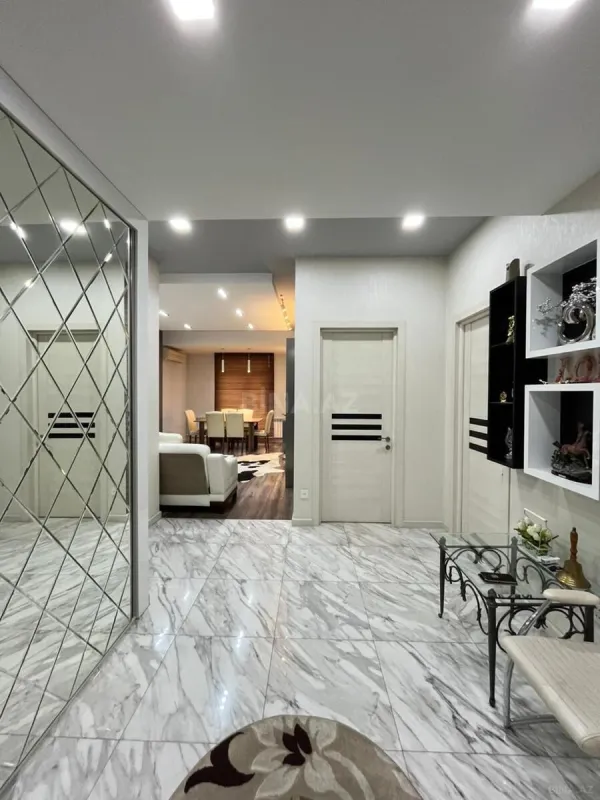 Satılır 3 otaqlı mənzil 110 m²