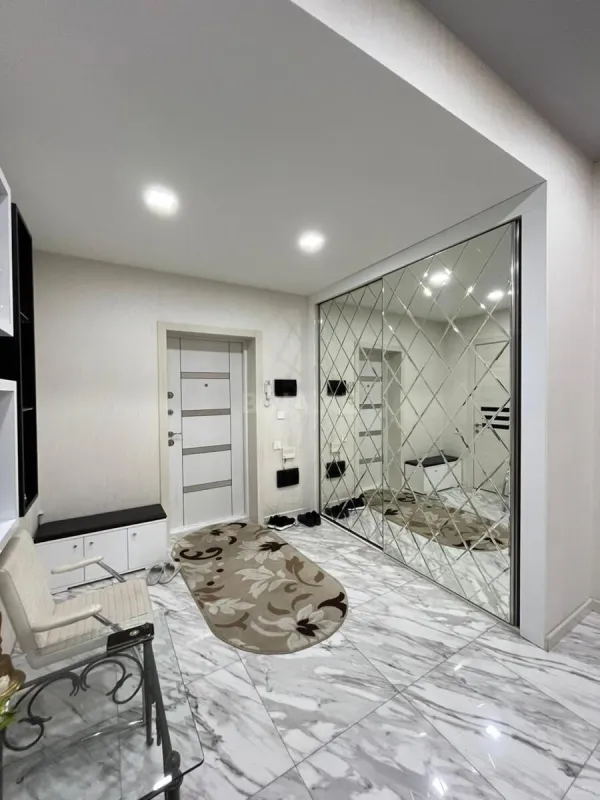 Satılır 3 otaqlı mənzil 110 m²