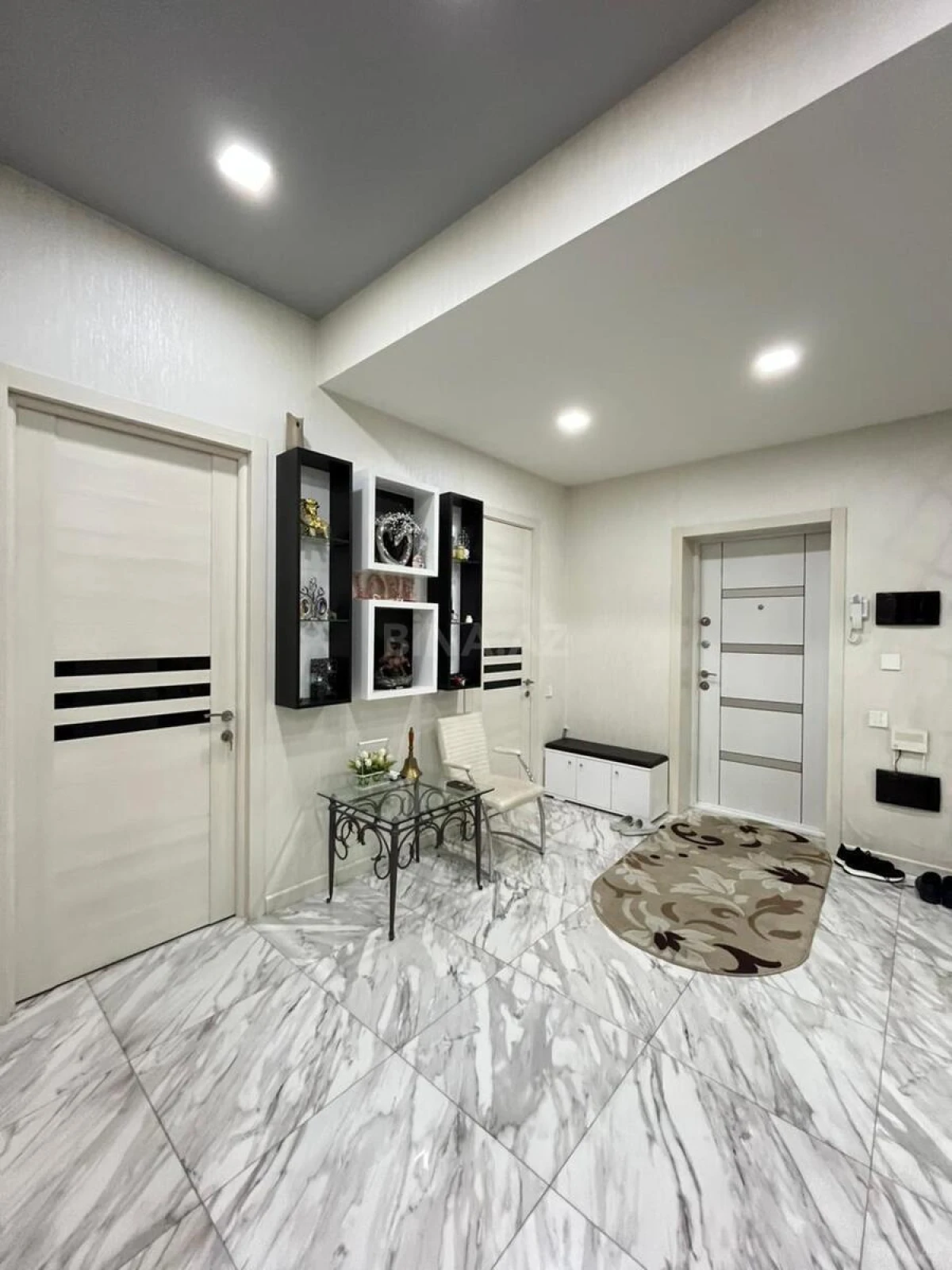 Satılır 3 otaqlı mənzil 110 m²