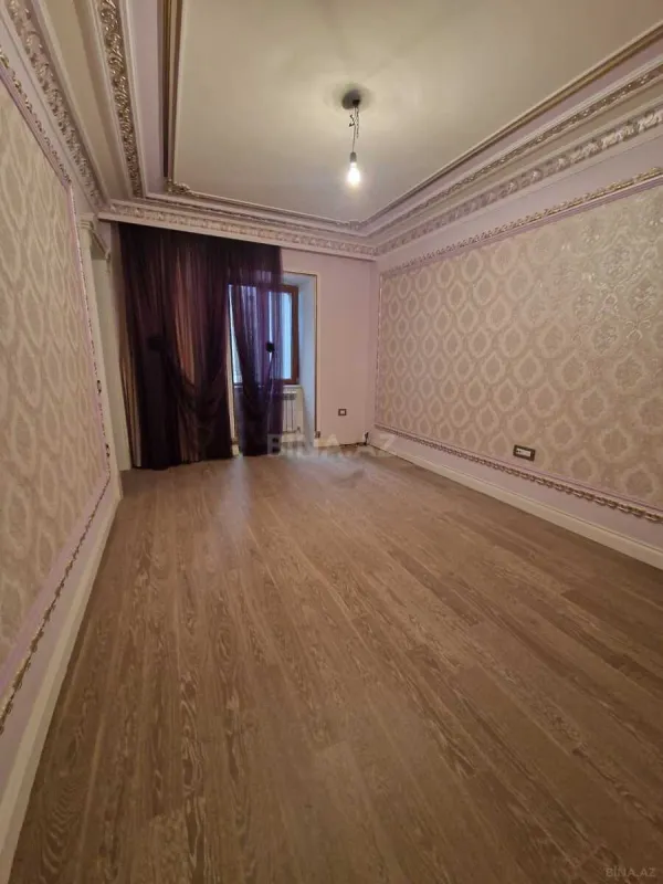 Satılır 5 otaqlı mənzil 220 m²