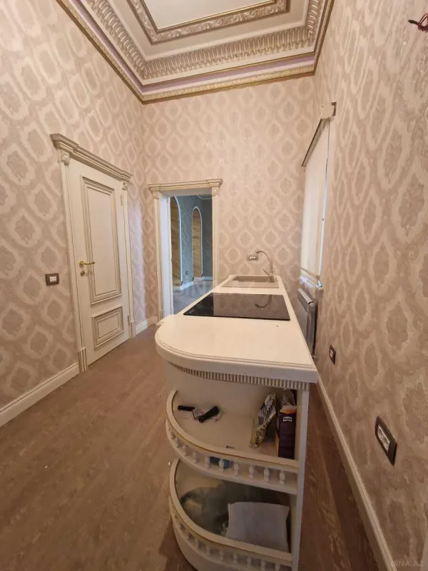 Satılır 5 otaqlı mənzil 220 m²