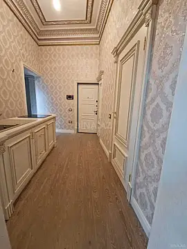 Satılır 5 otaqlı mənzil 220 m²