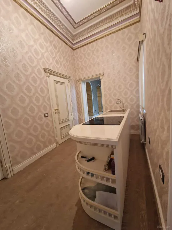 Satılır 5 otaqlı mənzil 220 m²