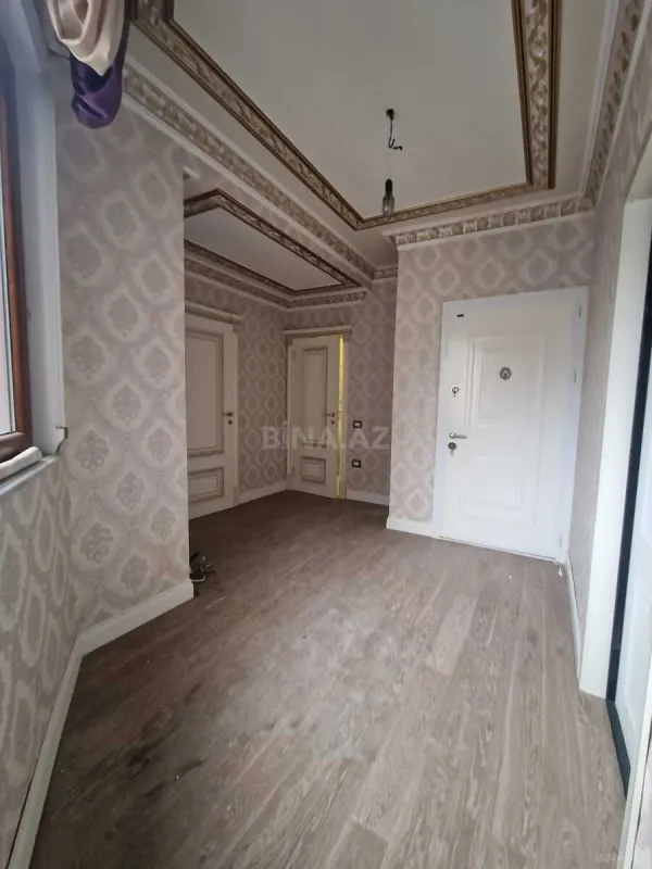 Satılır 5 otaqlı mənzil 220 m²