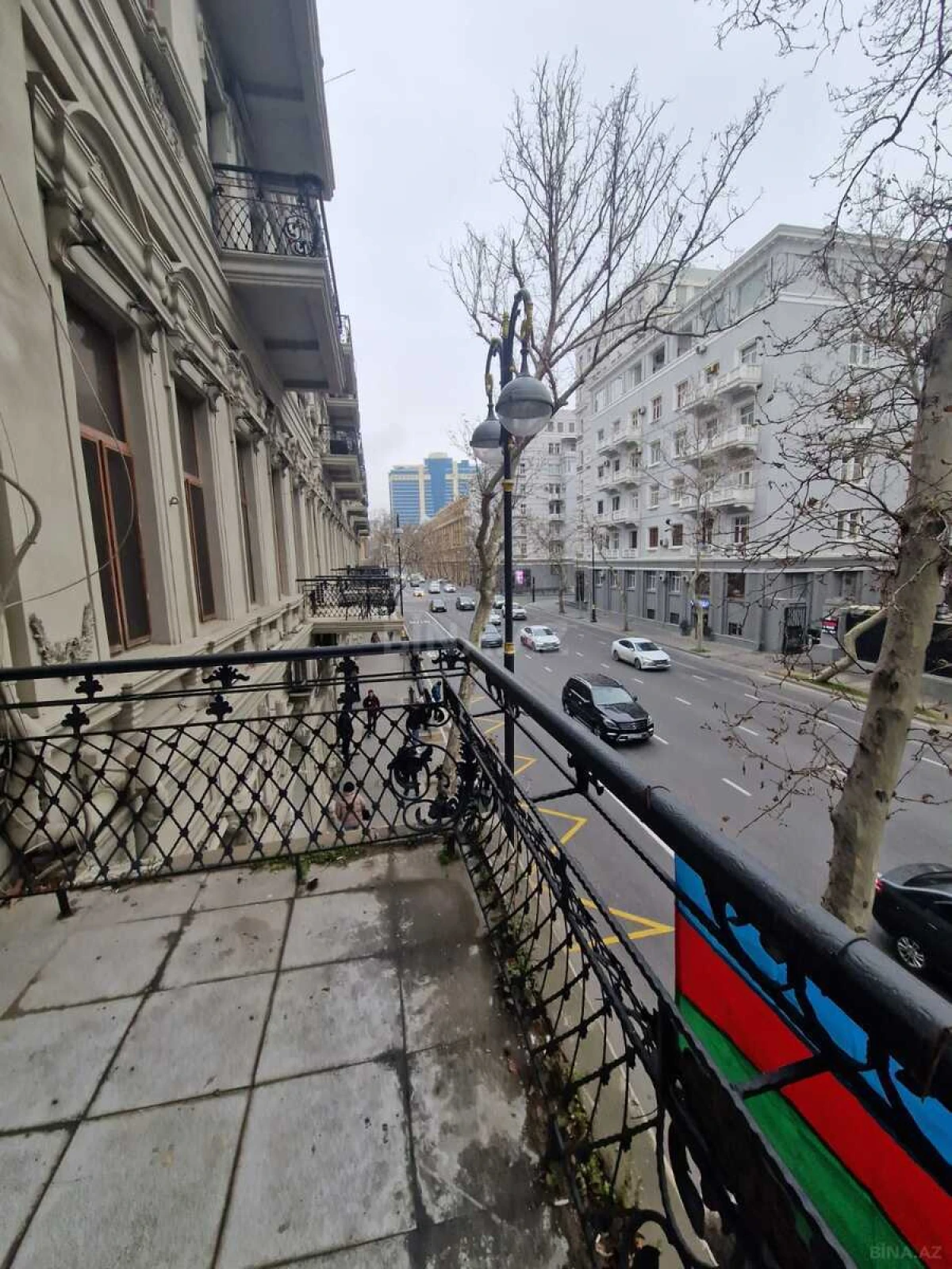 Satılır 5 otaqlı mənzil 220 m²