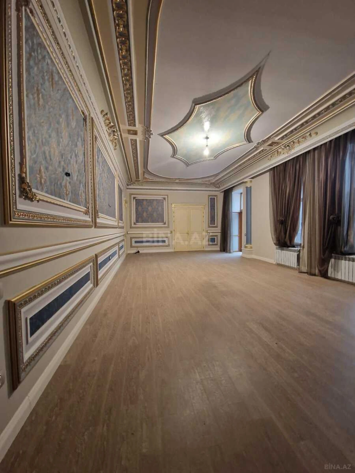 Satılır 5 otaqlı mənzil 220 m²