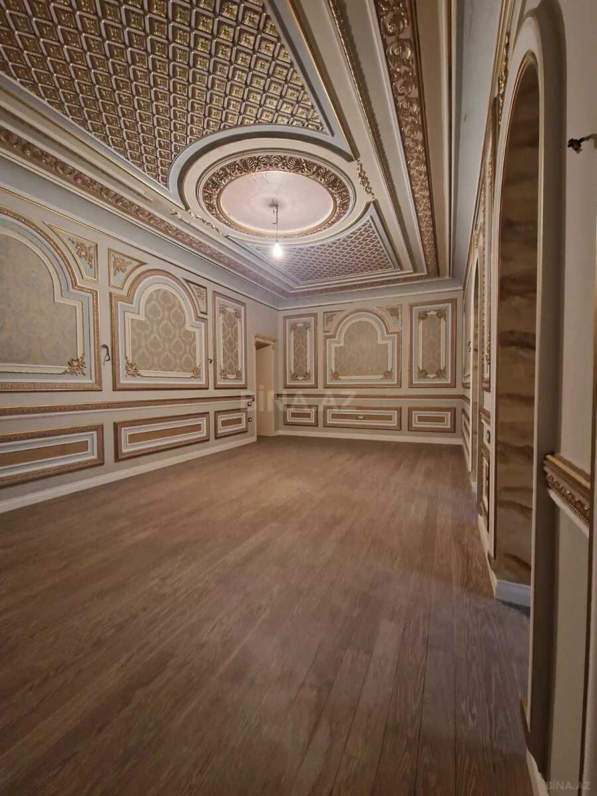 Satılır 5 otaqlı mənzil 220 m²