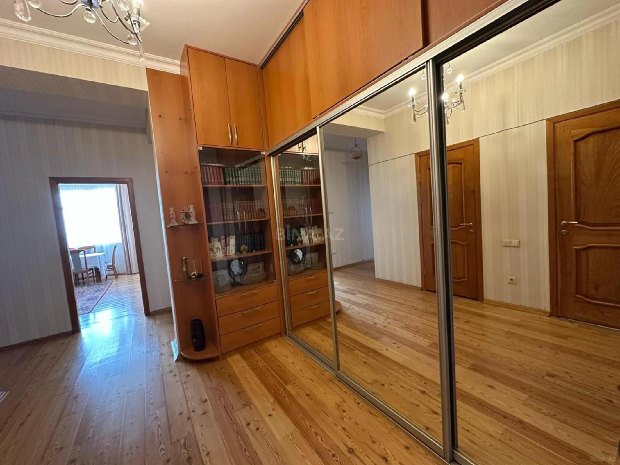 Kirayə verilir 2 otaqlı mənzil 95 m²