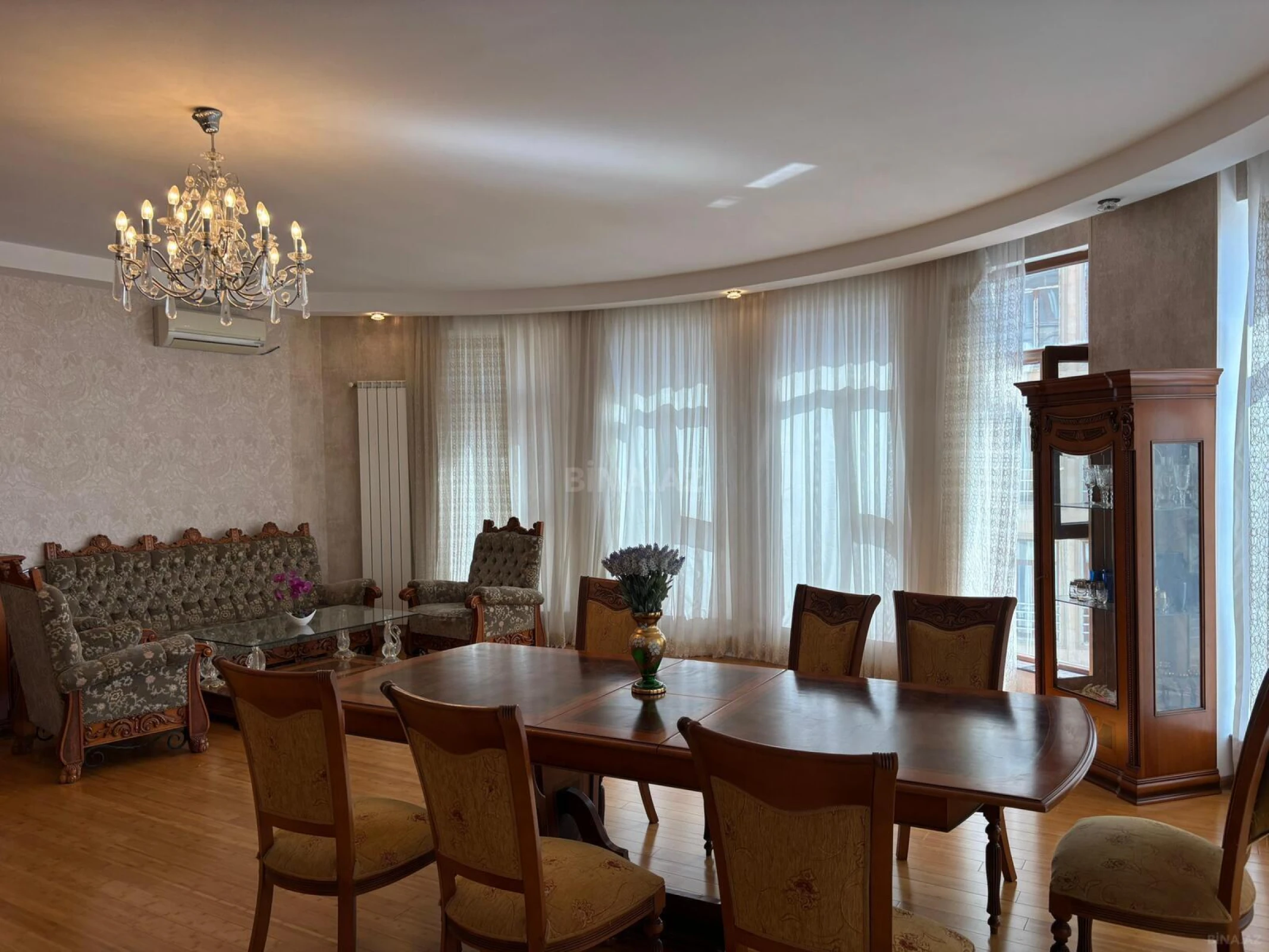 Satılır 4 otaqlı mənzil 192 m²