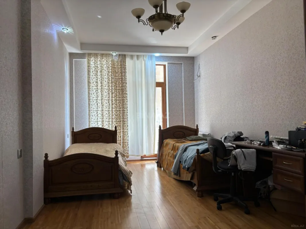 Satılır 4 otaqlı mənzil 192 m²
