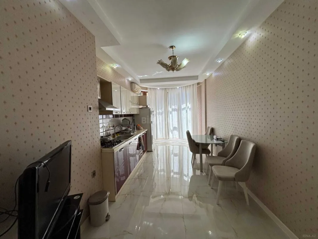 Satılır 4 otaqlı mənzil 192 m²