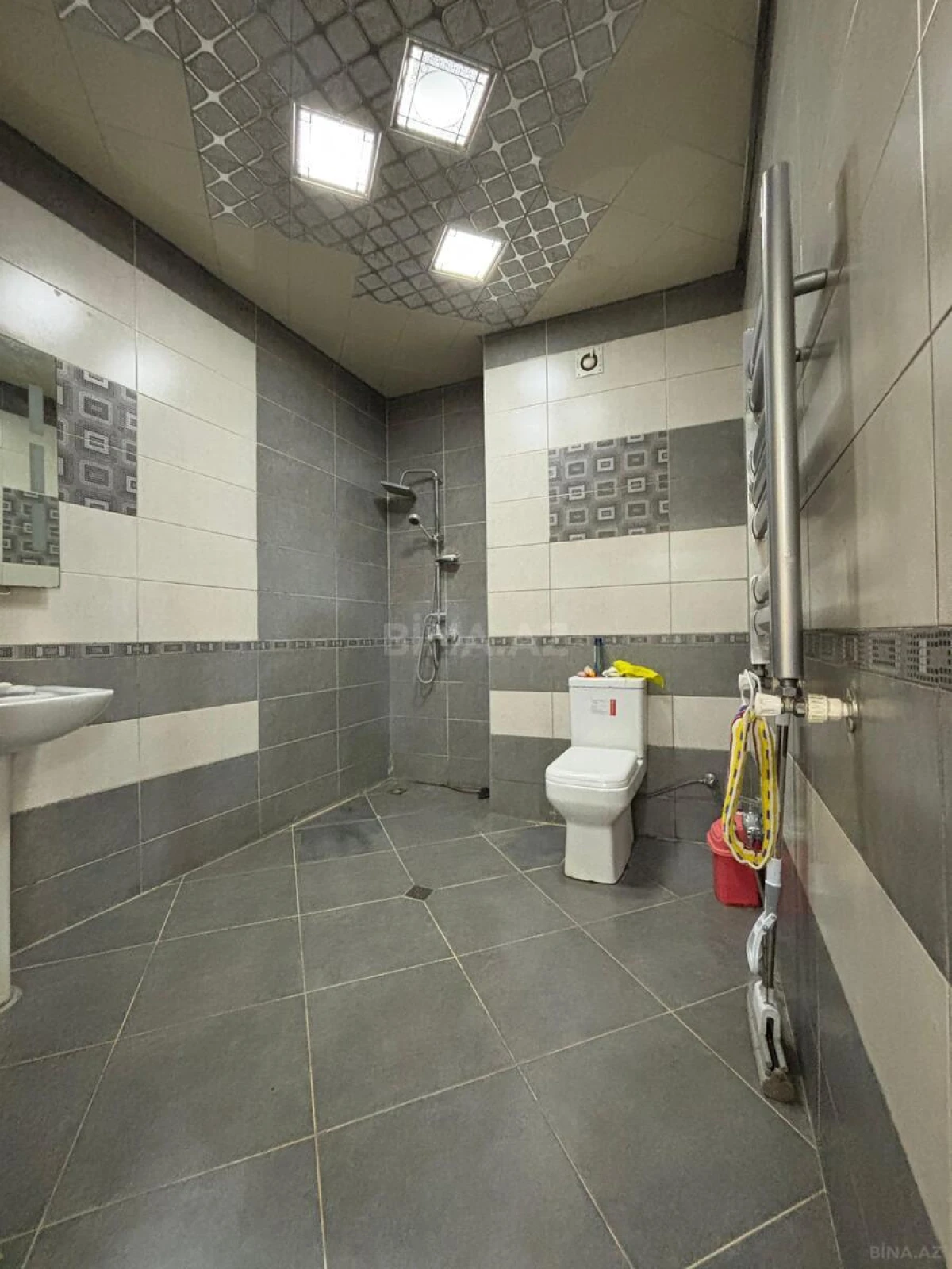 Satılır 4 otaqlı mənzil 192 m²