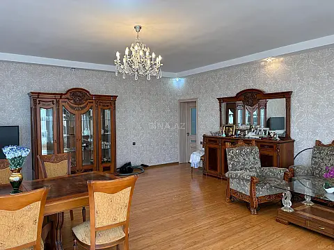 Satılır 4 otaqlı mənzil 192 m²