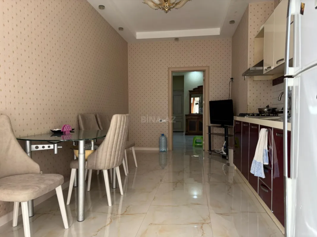 Satılır 4 otaqlı mənzil 192 m²