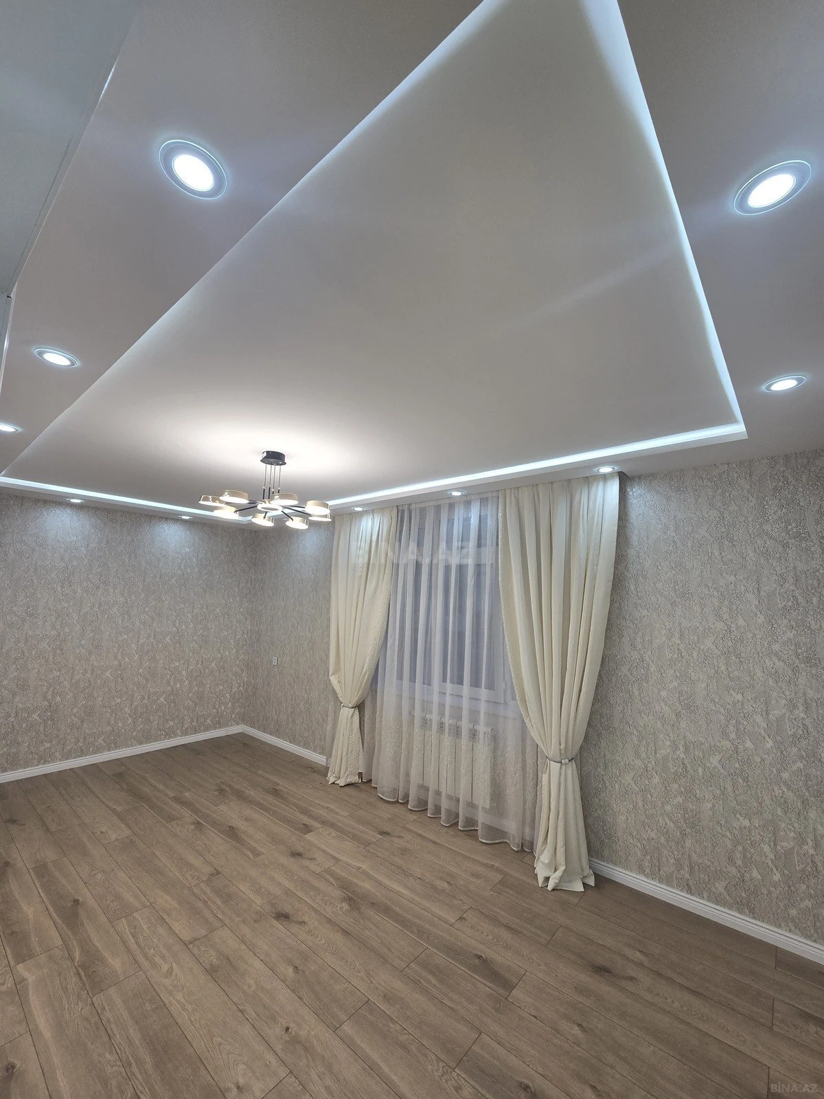 Satılır 2 otaqlı mənzil 70 m²