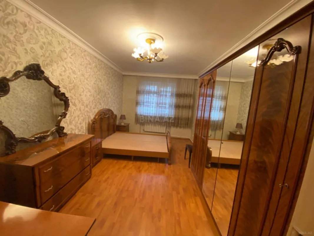 Satılır 4 otaqlı mənzil 97 m²