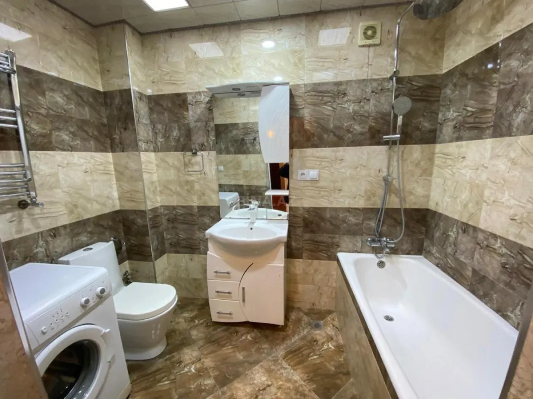Satılır 4 otaqlı mənzil 97 m²