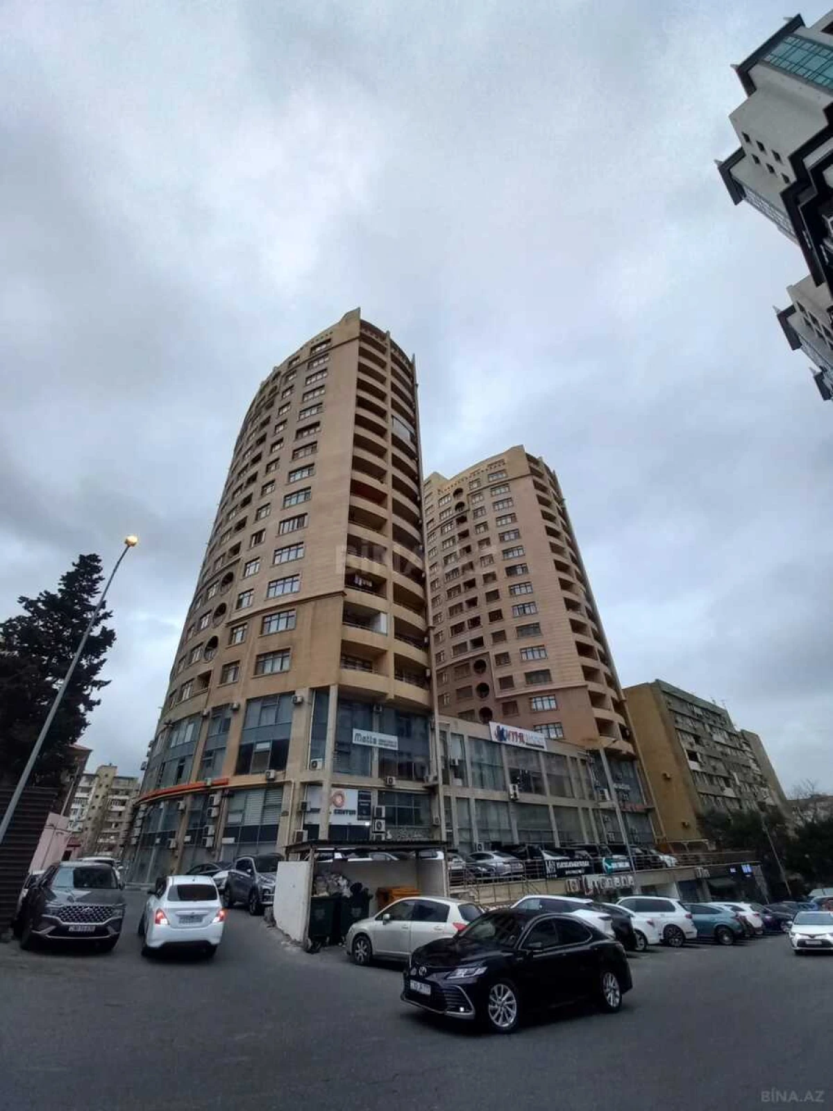 Satılır 2 otaqlı mənzil 112 m²