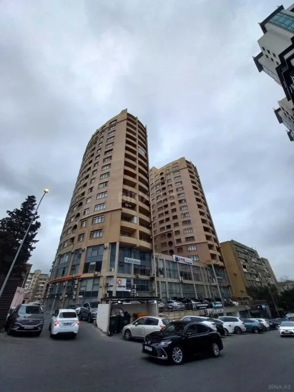 Satılır 2 otaqlı mənzil 112 m²