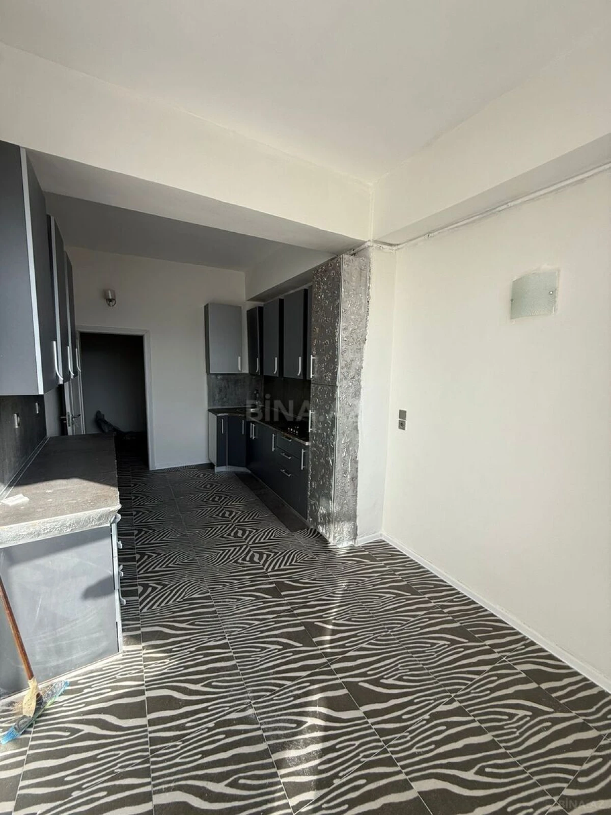 Satılır 2 otaqlı mənzil 112 m²