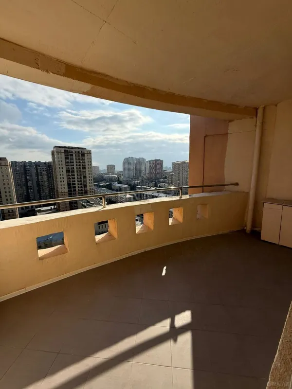 Satılır 2 otaqlı mənzil 112 m²