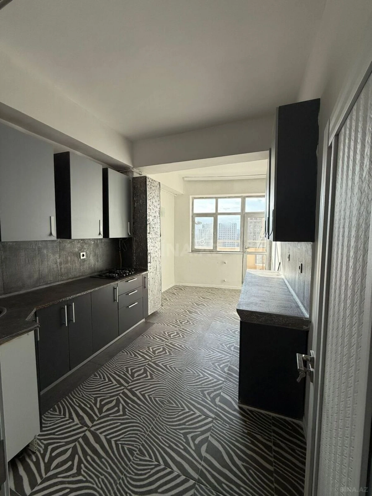 Satılır 2 otaqlı mənzil 112 m²