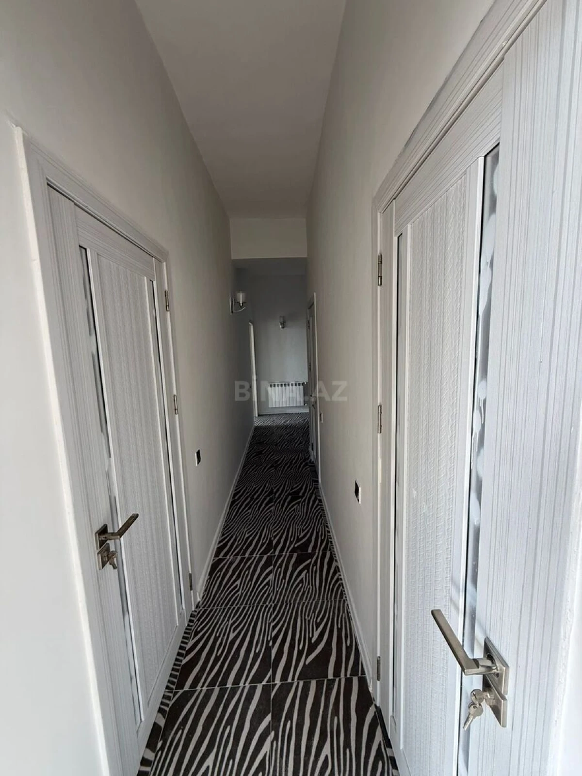 Satılır 2 otaqlı mənzil 112 m²