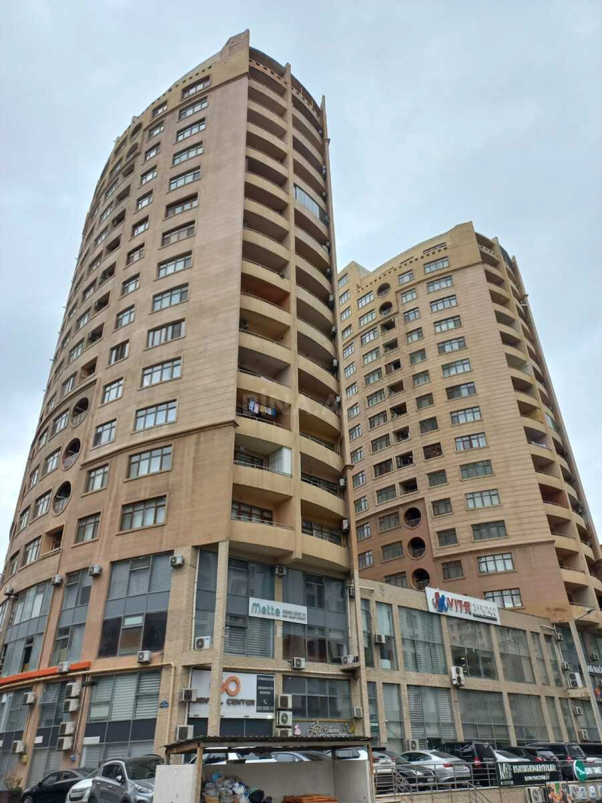 Satılır 2 otaqlı mənzil 112 m²