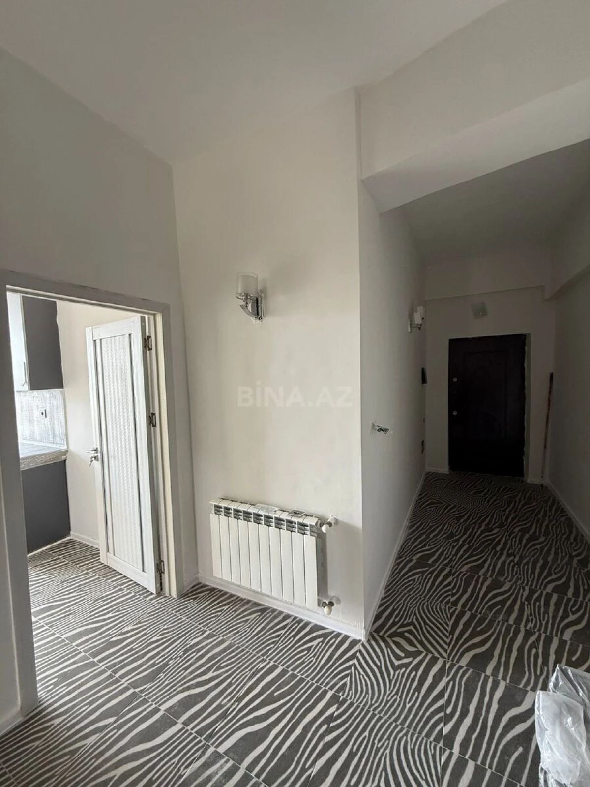 Satılır 2 otaqlı mənzil 112 m²