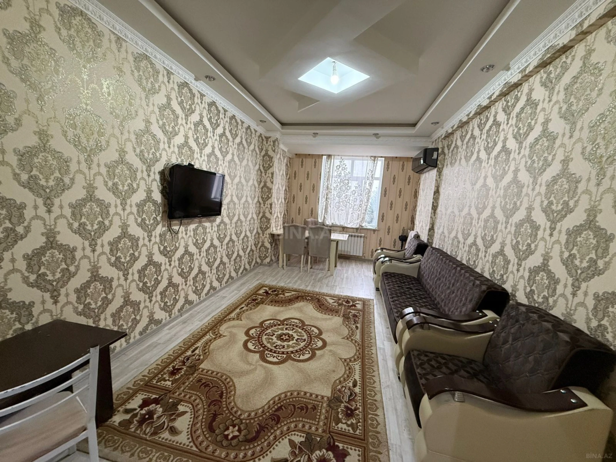 Satılır 2 otaqlı mənzil 77 m²