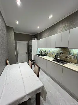 Satılır 4 otaqlı mənzil 175 m²