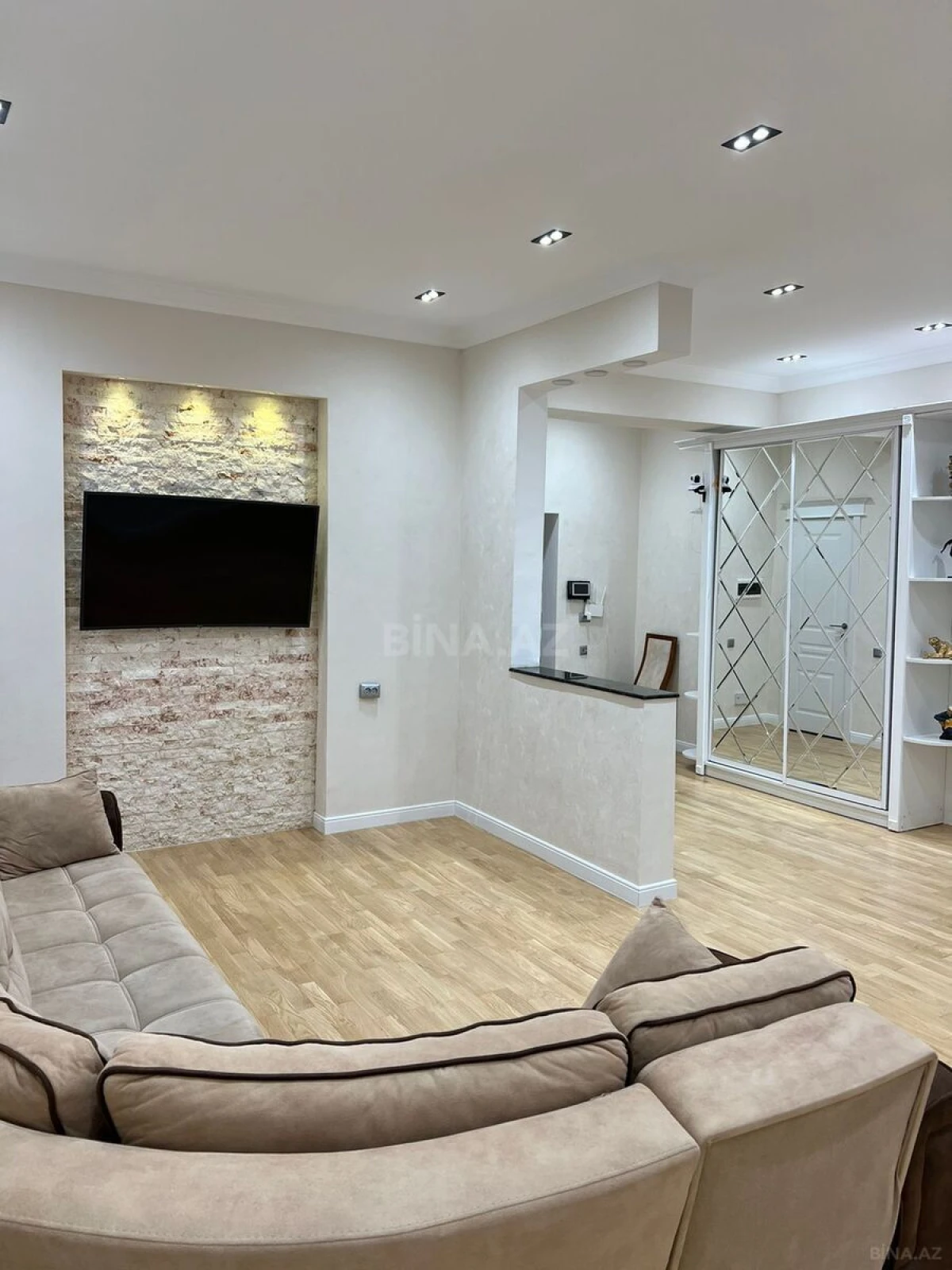 Satılır 4 otaqlı mənzil 175 m²