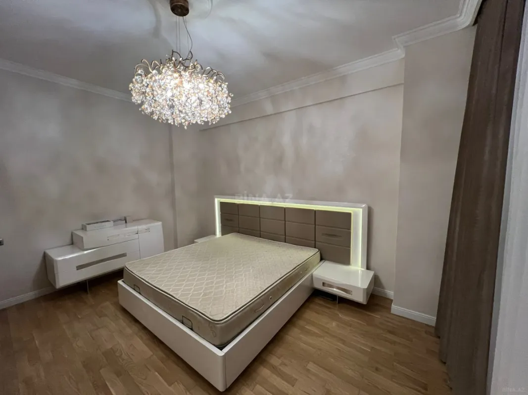 Satılır 4 otaqlı mənzil 175 m²