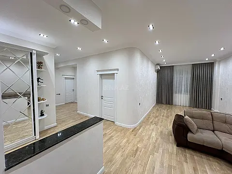 Satılır 4 otaqlı mənzil 175 m²