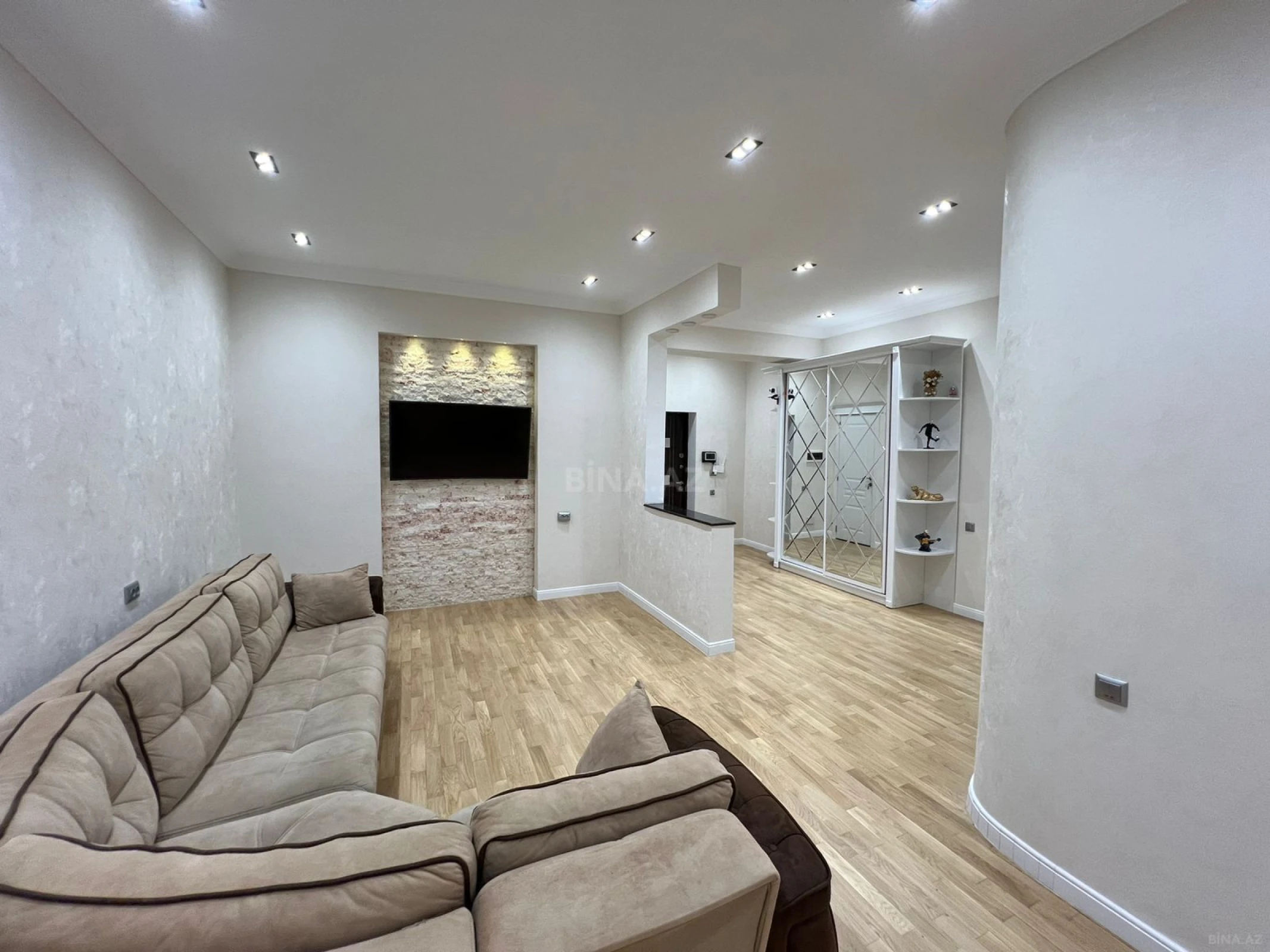 Satılır 4 otaqlı mənzil 175 m²