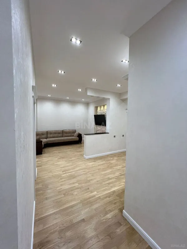 Satılır 4 otaqlı mənzil 175 m²