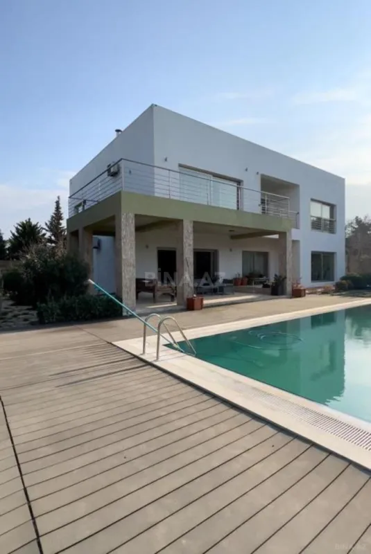 Satılır 10 otaqlı həyət evi 750 m²