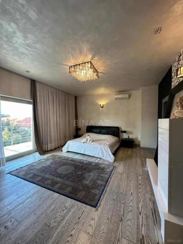Satılır 10 otaqlı həyət evi 750 m²