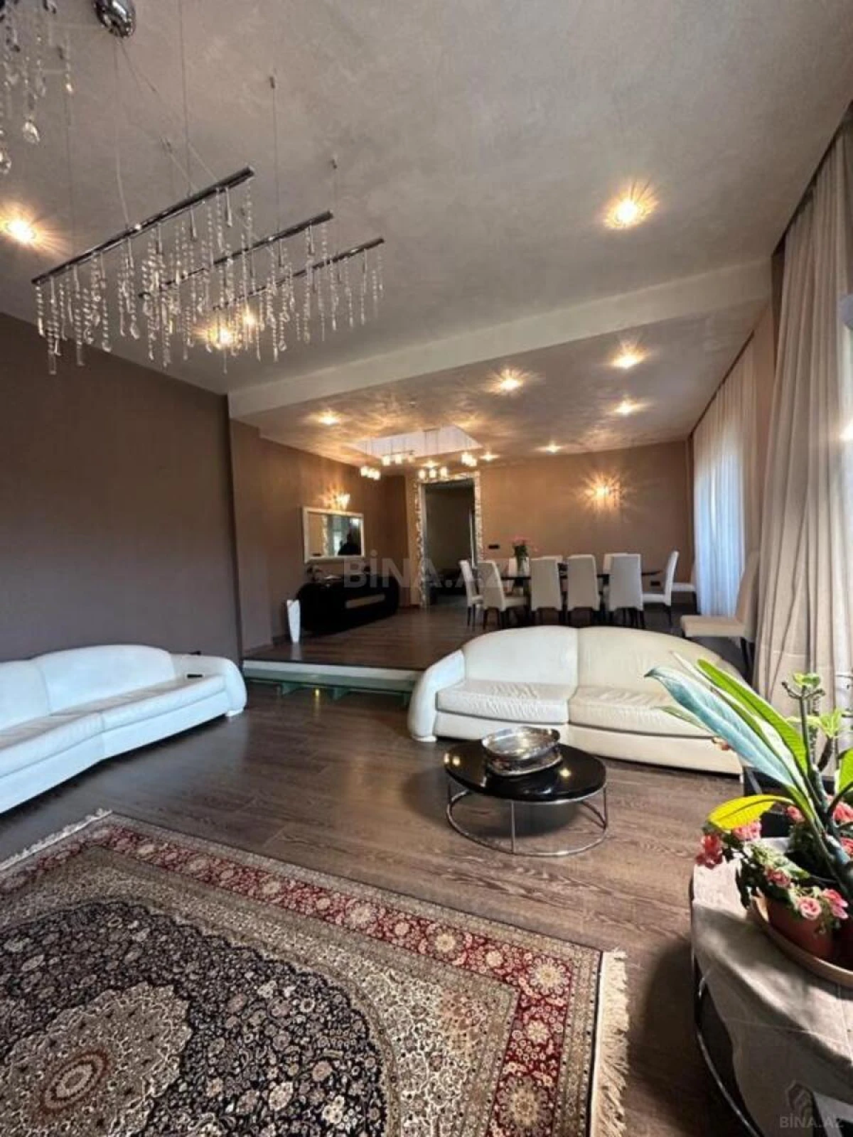 Satılır 10 otaqlı həyət evi 750 m²