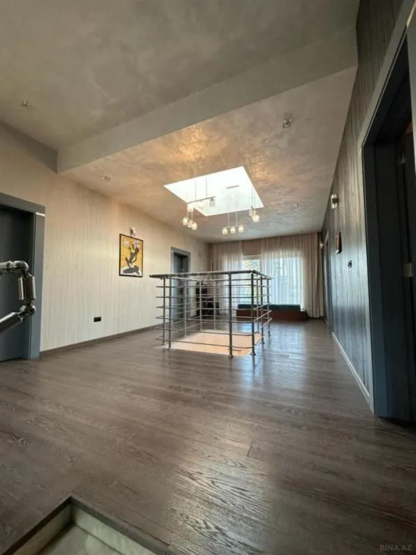 Satılır 10 otaqlı həyət evi 750 m²