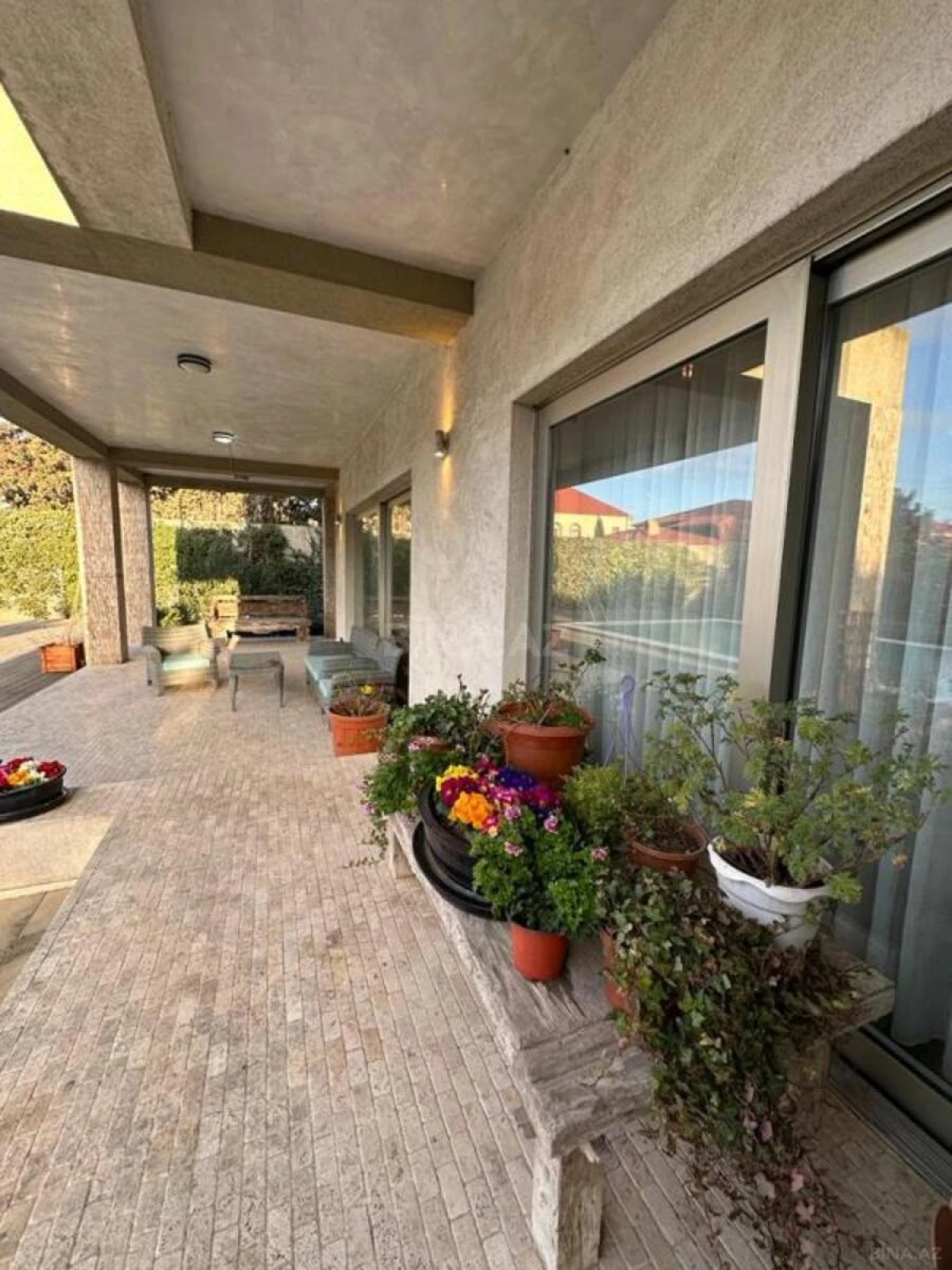 Satılır 10 otaqlı həyət evi 750 m²