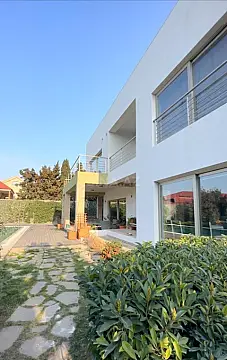 Satılır 10 otaqlı həyət evi 750 m²