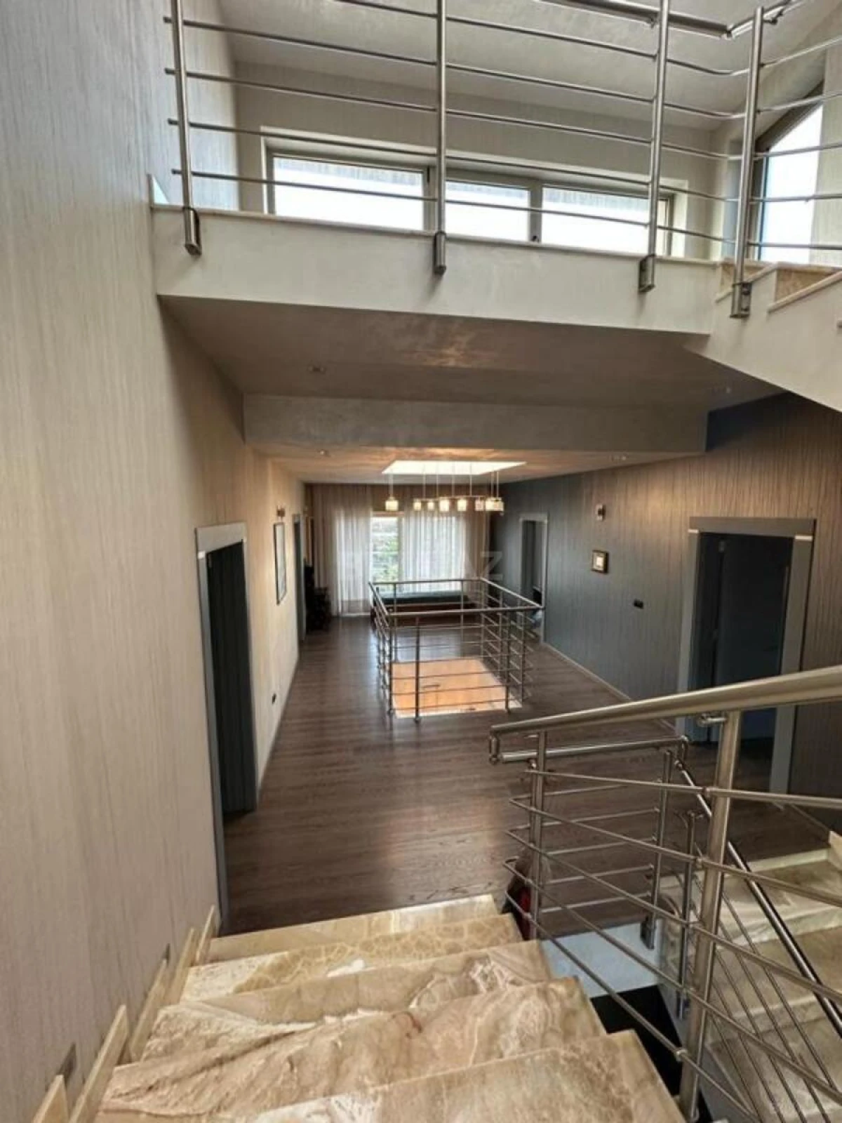 Satılır 10 otaqlı həyət evi 750 m²