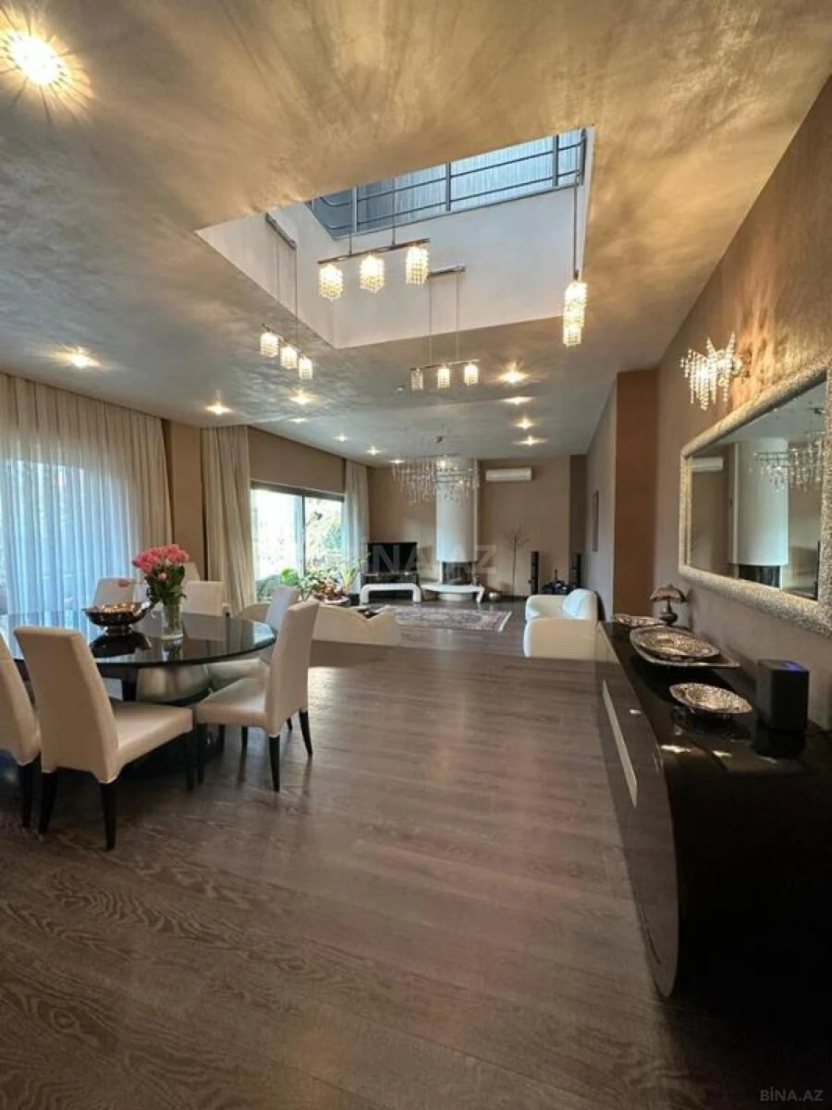 Satılır 10 otaqlı həyət evi 750 m²