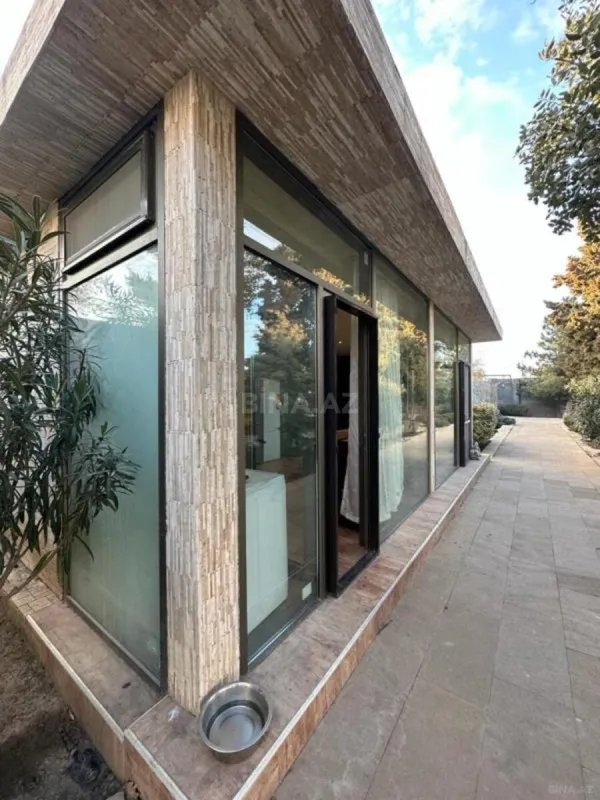 Satılır 10 otaqlı həyət evi 750 m²